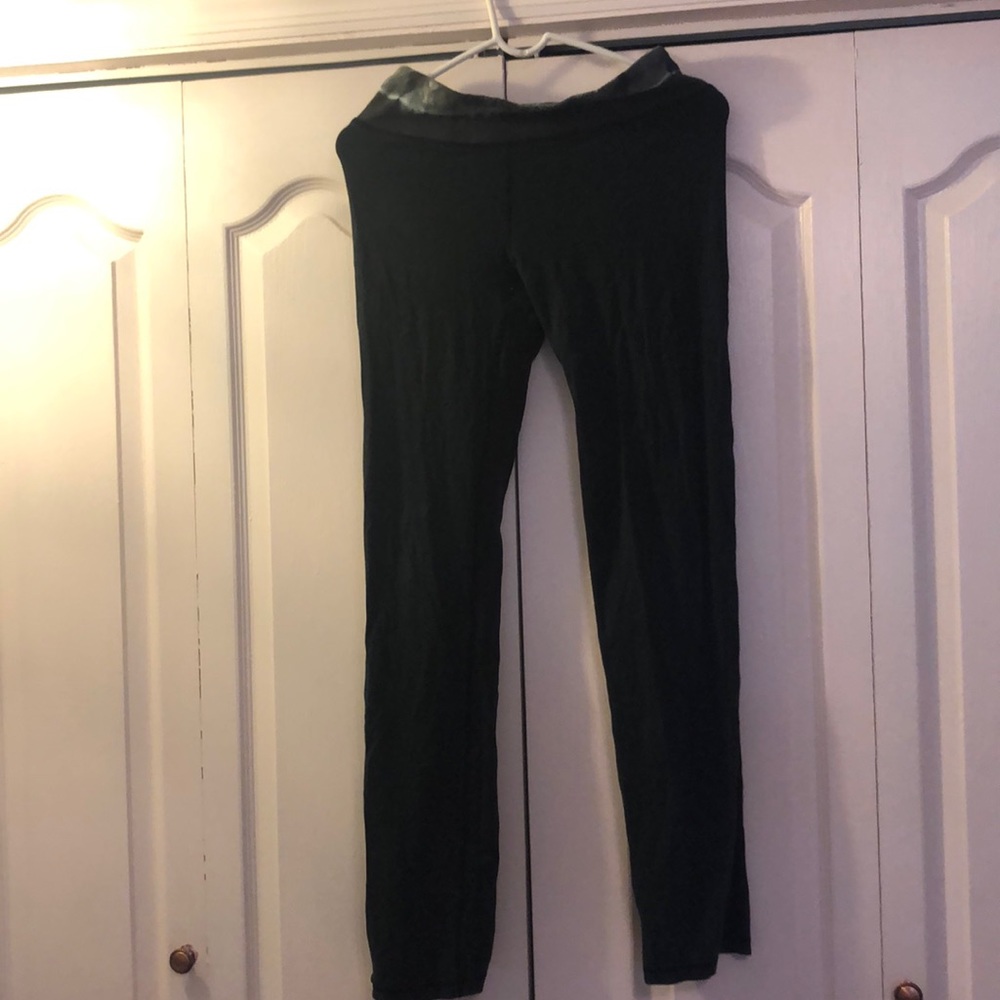 yoga pants with green printed belt!